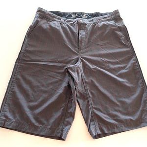 Men’s mountain hardware shorts size 38, RN 69724